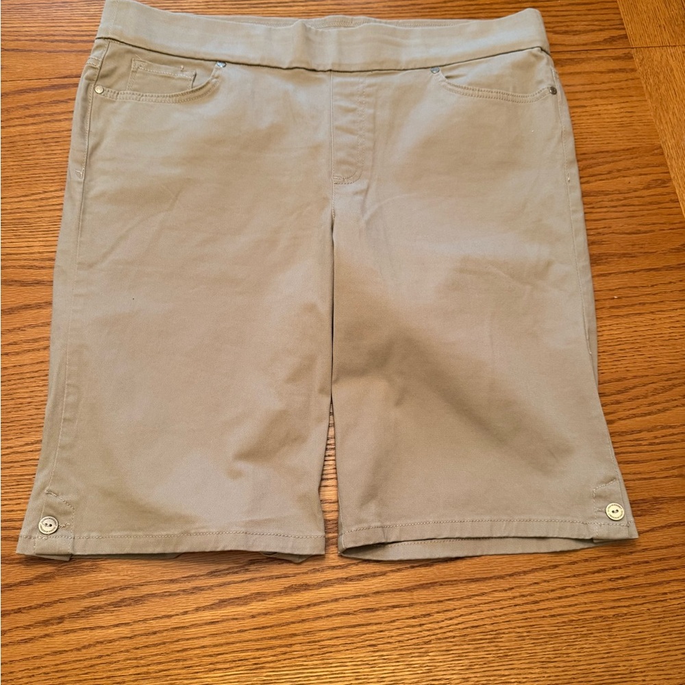 Gloria Vanderbilt White All Around Slimming Women's Pull Up Bermudas